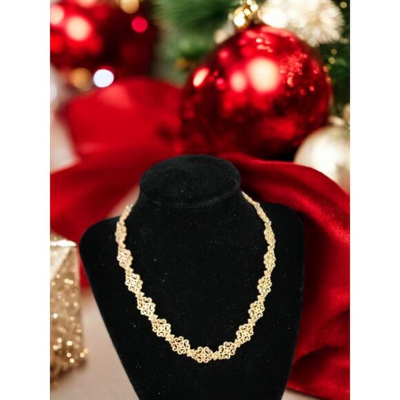 Vintage Avon Gold plated Filigree Chocker style necklace - Picture 1 of 6